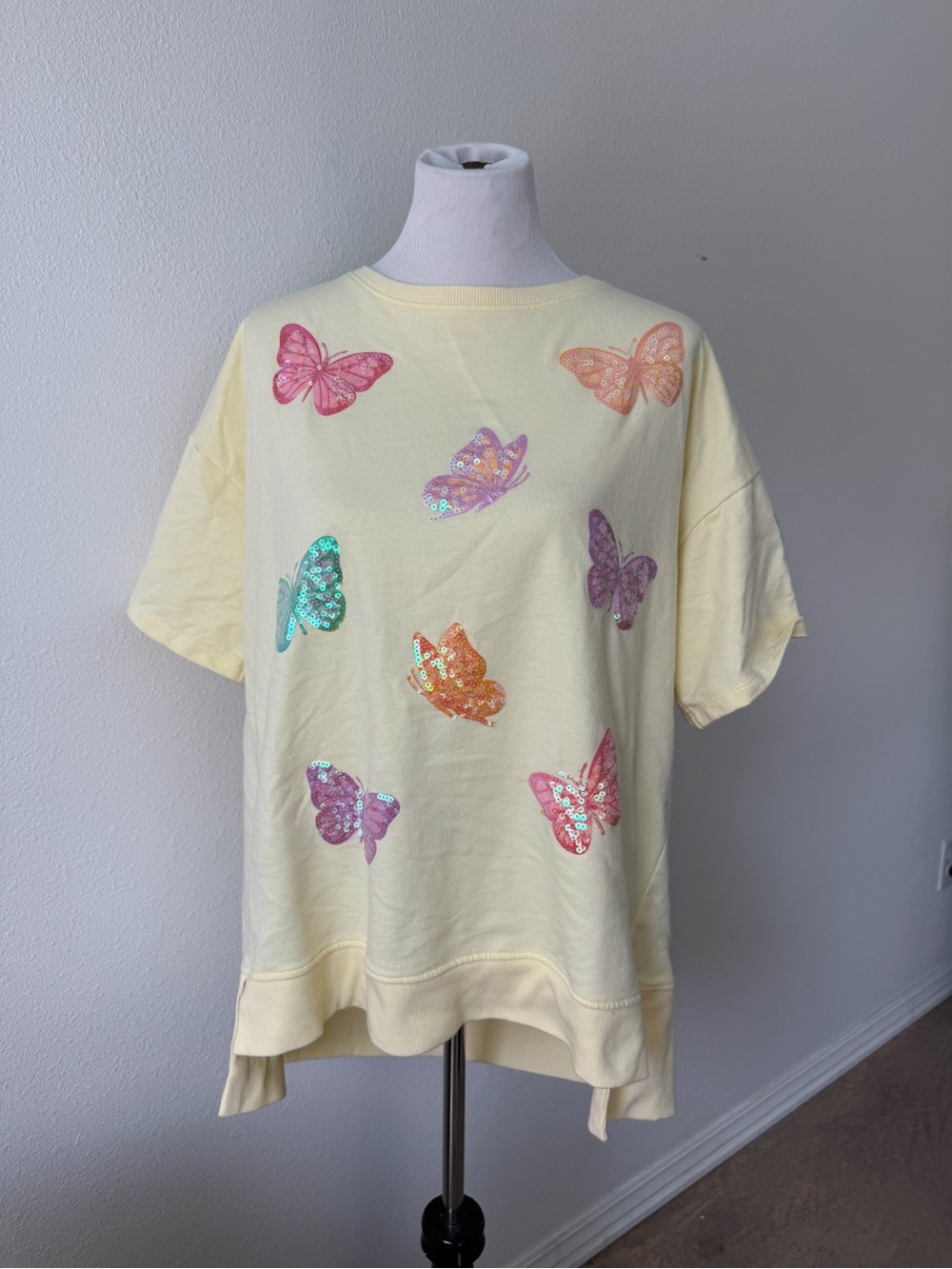 Cato Women's Yellow Butterfly Sequin Short Sleeve Top